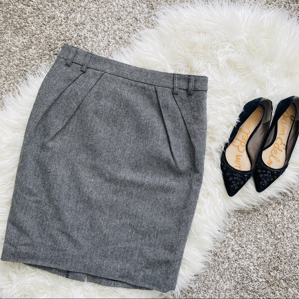 To the Max | Gray Herringbone Wool Blend Pencil Skirt Size 4